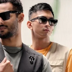 Otsu Occasus | Lunettes De Soleil Carrées Translucides à Verres Gris Clairs Polarisés -Chapeau Fawler en ligne rst spring 23 otsu sunglasses square greyblack 1a 2