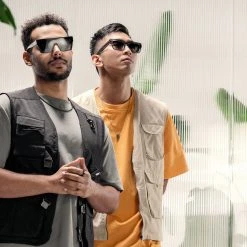 Otsu Occasus | Lunettes De Soleil Carrées Translucides à Verres Gris Clairs Polarisés -Chapeau Fawler en ligne rst spring 23 otsu sunglasses square greyblack 1c 2