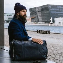 Fawler Bonnet à Pompon Bleu Marine Karl Kane En Laine Mérinos -Chapeau Fawler en ligne square 1 128