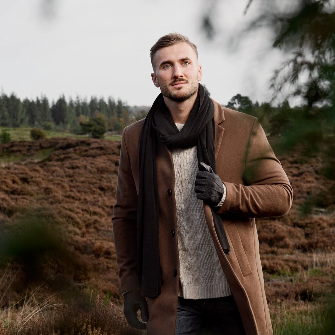 Sidegren Hiems | Écharpe Noire En Coton Recyclé 4 Sidegren Hiems | Écharpe Noire En Coton Recyclé – Image 4