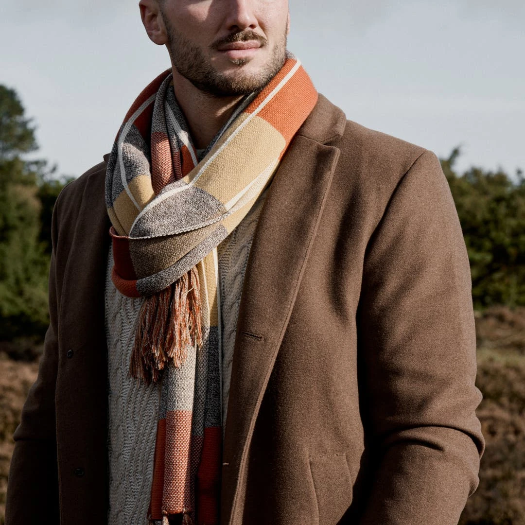 Sidegren Hiems | Écharpe à Carreaux Brune Et Bordeaux 3 Sidegren Hiems | Écharpe à Carreaux Brune Et Bordeaux – Image 3