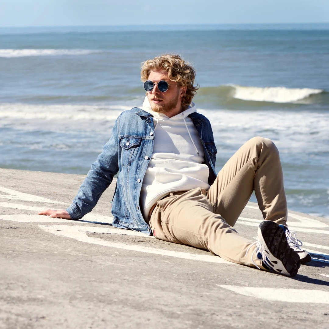 Waykins Lunettes De Soleil Argentées Ward Thea à Verres Gris 5 Waykins Lunettes De Soleil Argentées Ward Thea à Verres Gris – Image 5