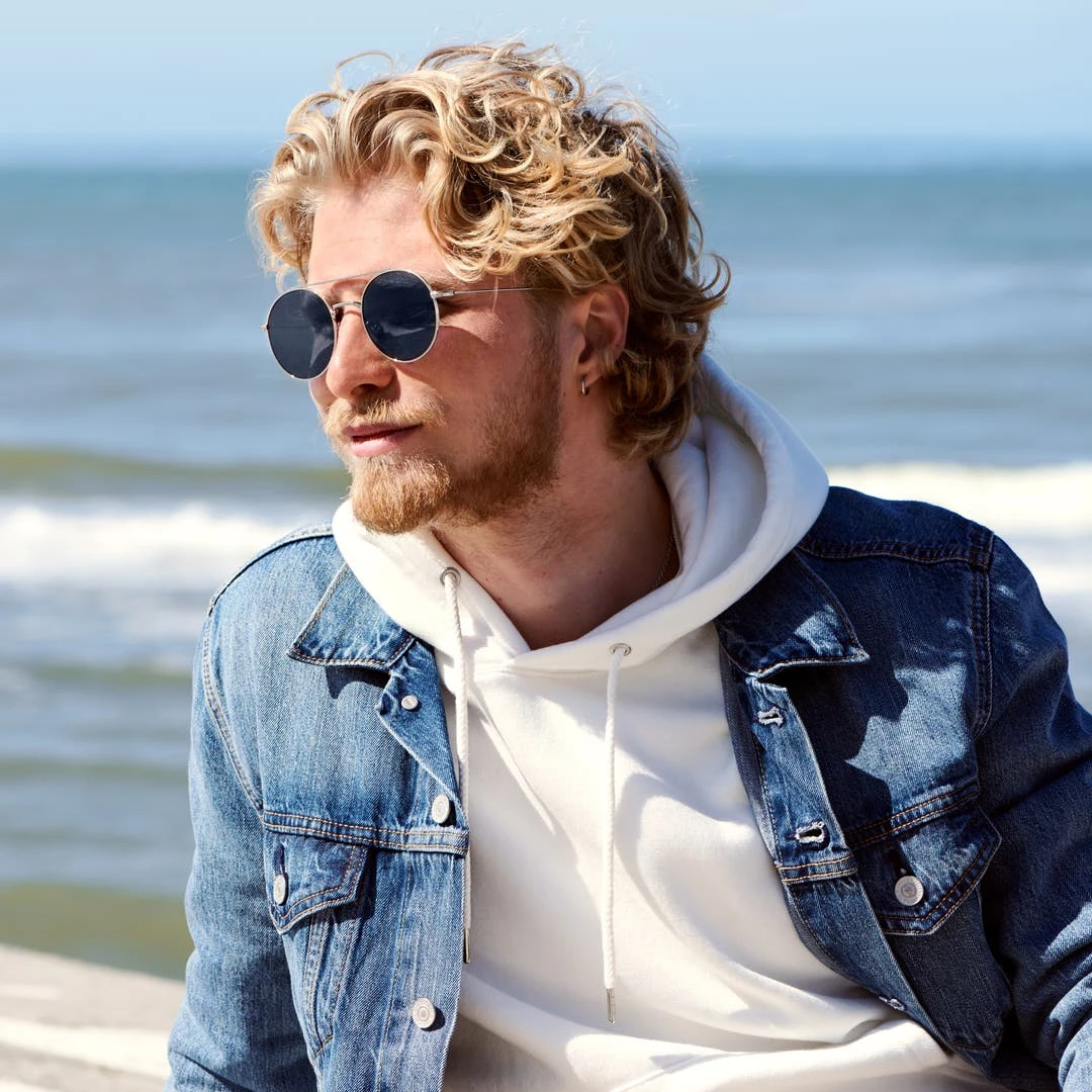 Waykins Lunettes De Soleil Argentées Ward Thea à Verres Gris 4 Waykins Lunettes De Soleil Argentées Ward Thea à Verres Gris – Image 4